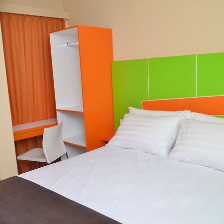 Titanium Express Homtel Hotel Джакарта Екстериор снимка