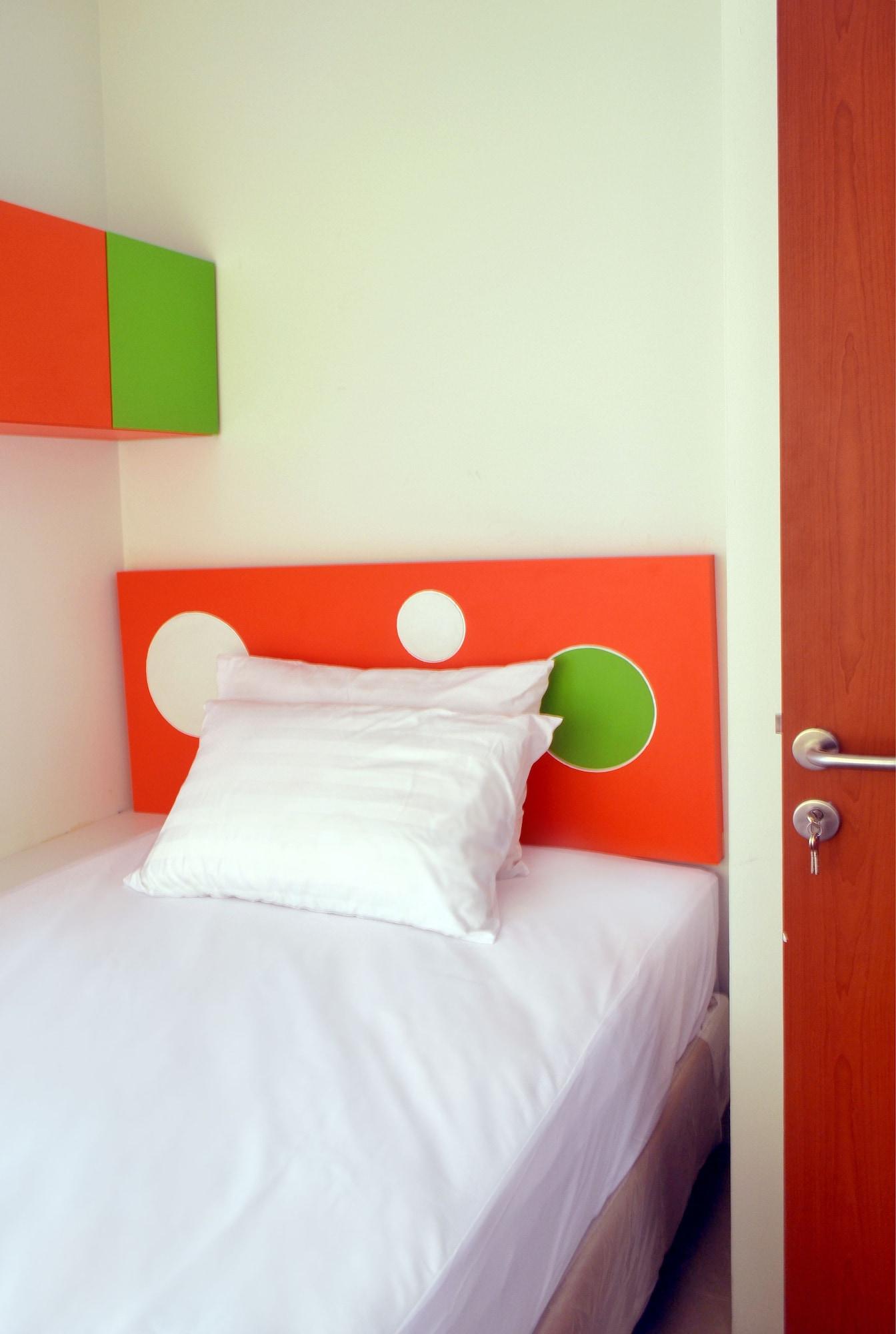 Titanium Express Homtel Hotel Джакарта Екстериор снимка