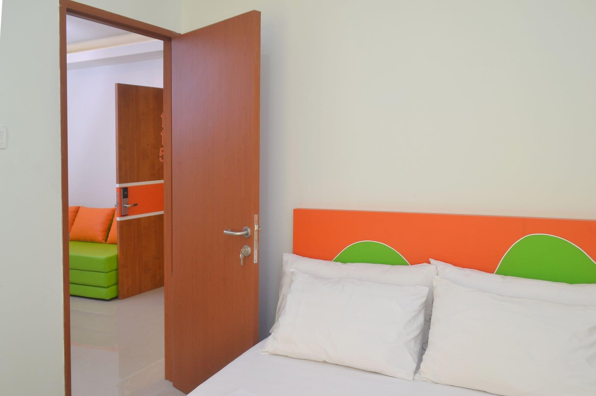Titanium Express Homtel Hotel Джакарта Екстериор снимка