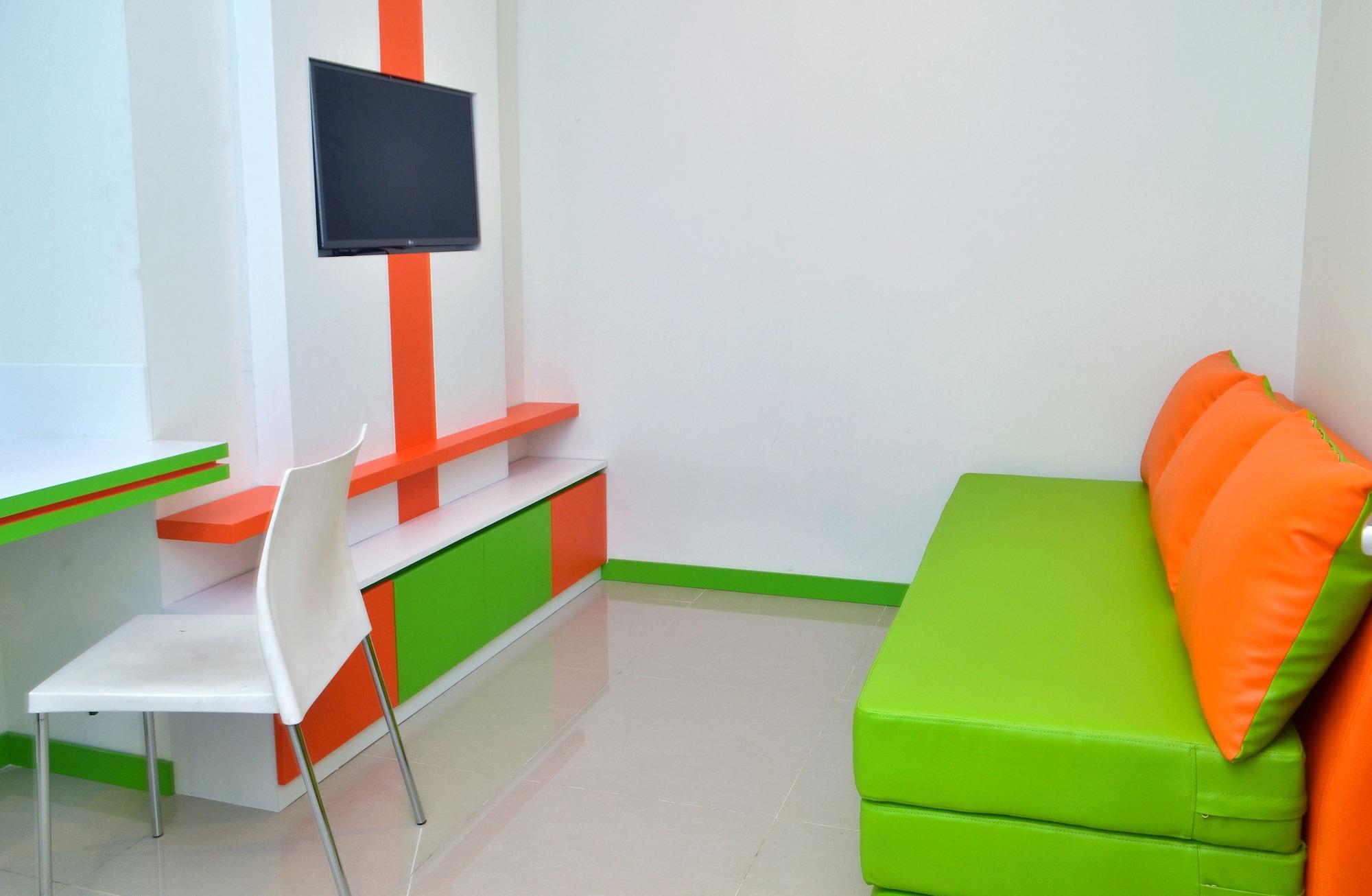 Titanium Express Homtel Hotel Джакарта Екстериор снимка