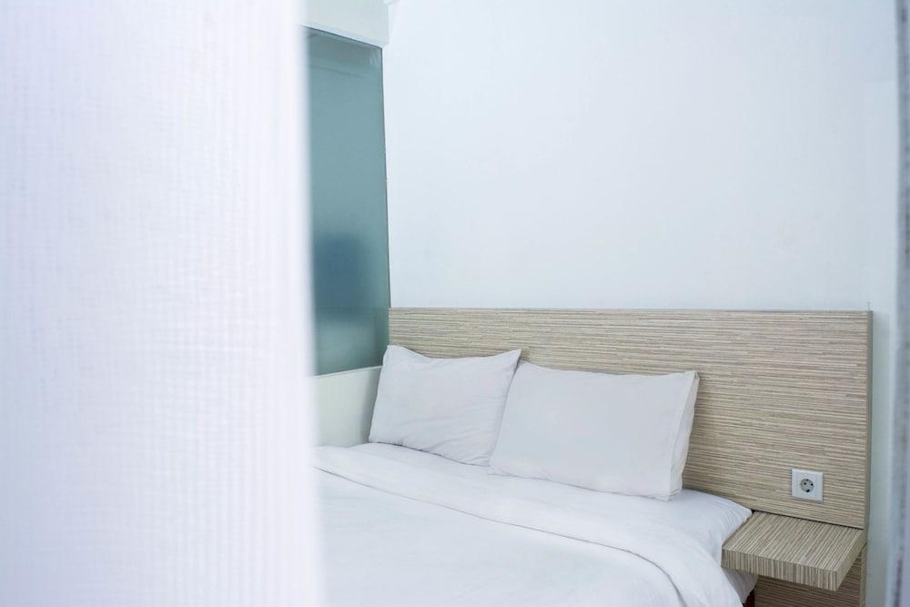 Titanium Express Homtel Hotel Джакарта Екстериор снимка
