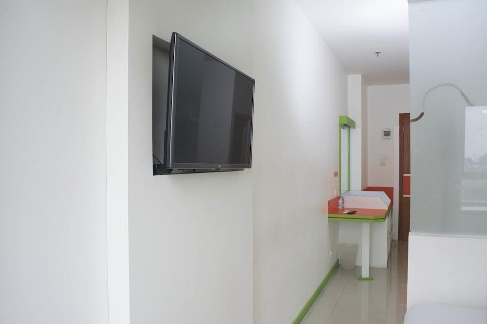 Titanium Express Homtel Hotel Джакарта Екстериор снимка