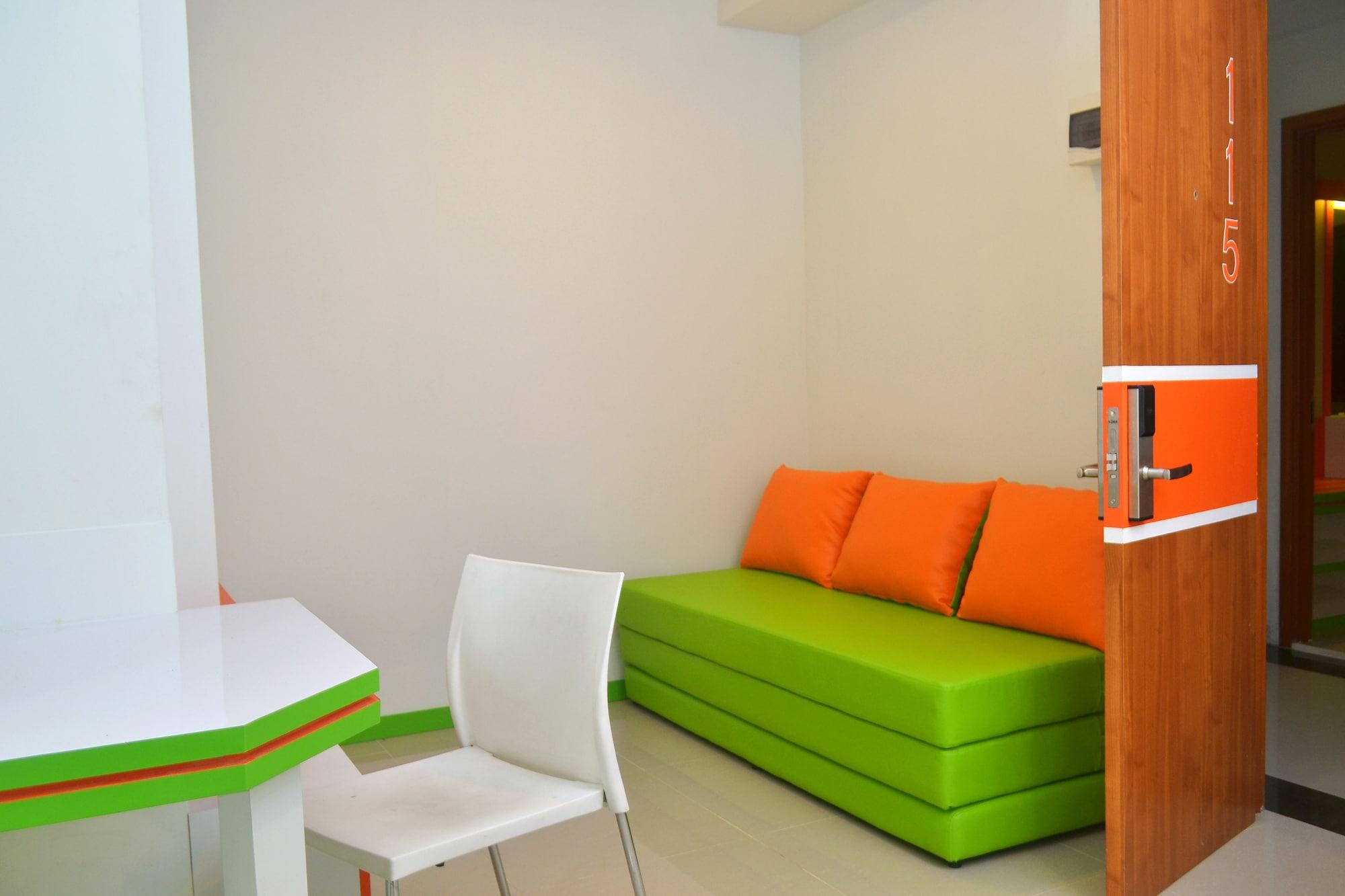Titanium Express Homtel Hotel Джакарта Екстериор снимка