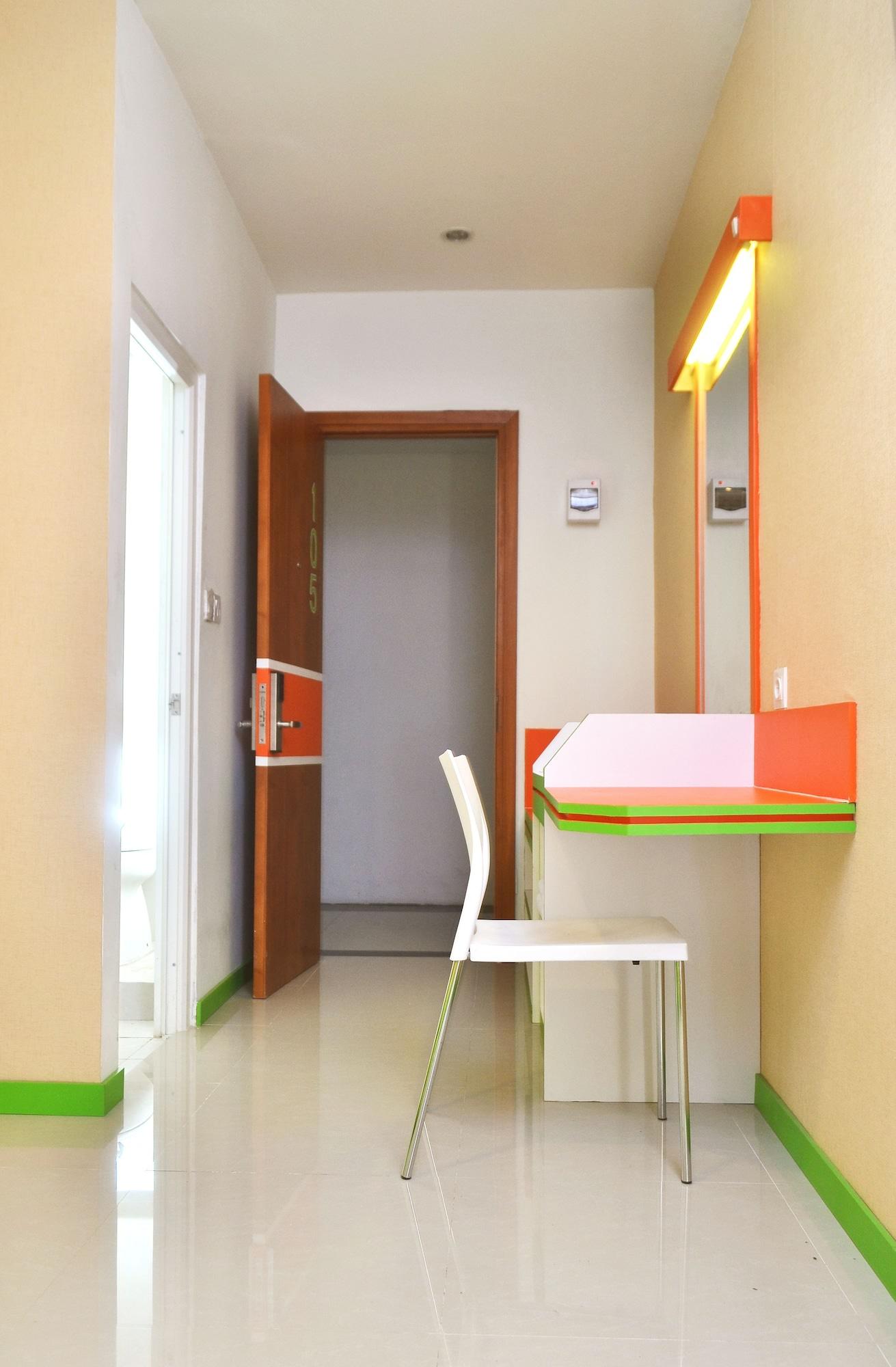 Titanium Express Homtel Hotel Джакарта Екстериор снимка