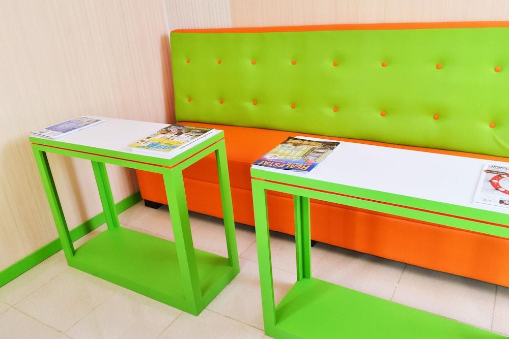 Titanium Express Homtel Hotel Джакарта Екстериор снимка