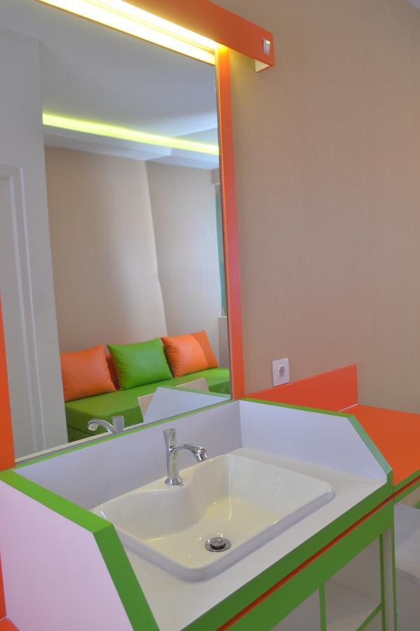Titanium Express Homtel Hotel Джакарта Екстериор снимка