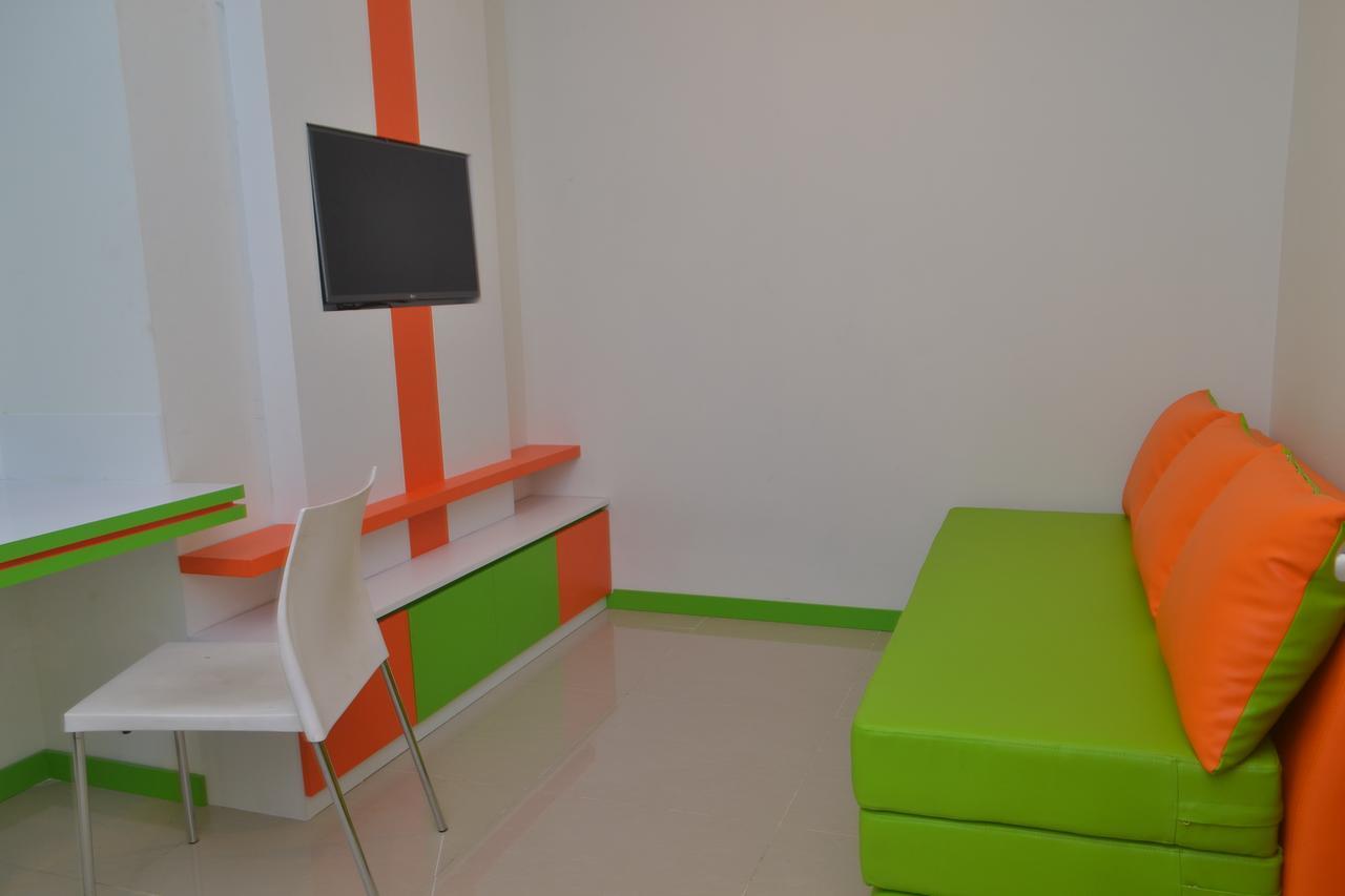 Titanium Express Homtel Hotel Джакарта Екстериор снимка