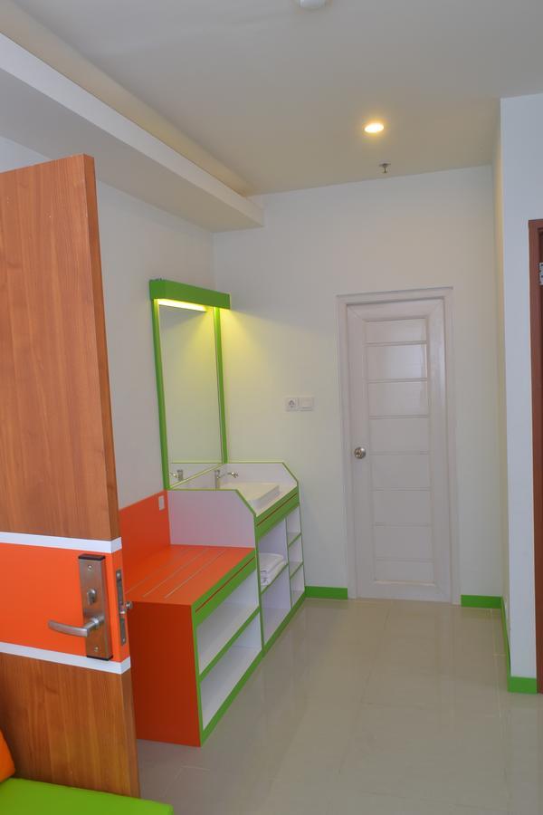 Titanium Express Homtel Hotel Джакарта Екстериор снимка