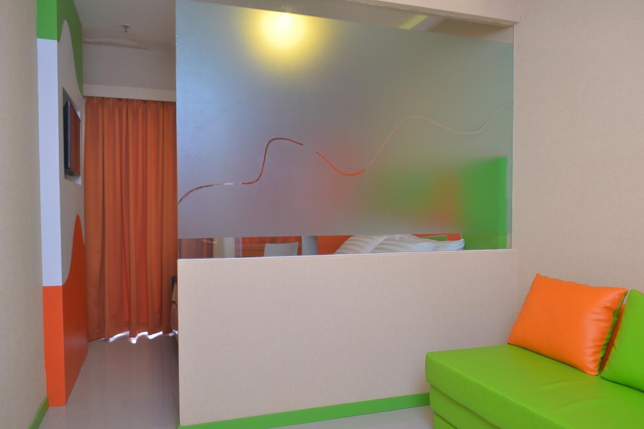 Titanium Express Homtel Hotel Джакарта Екстериор снимка