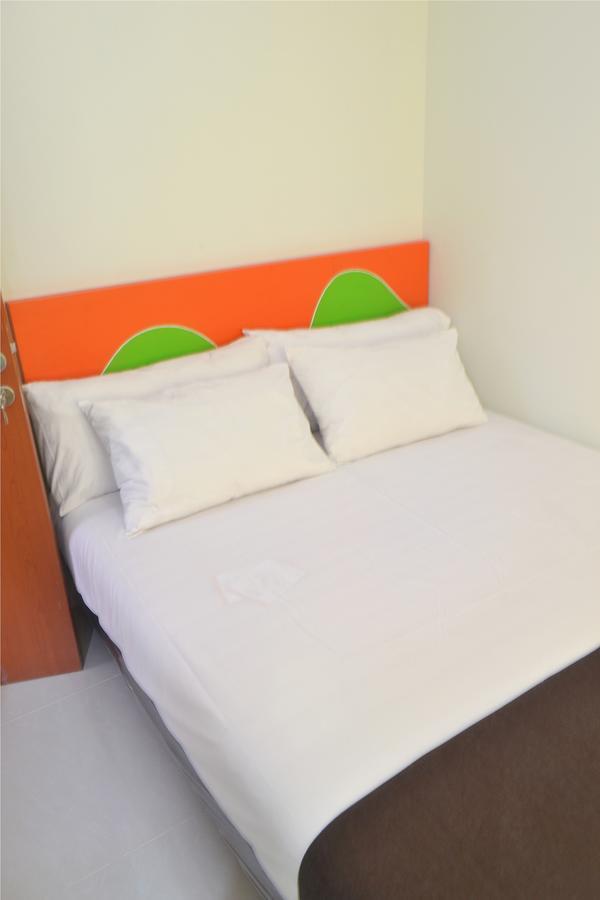 Titanium Express Homtel Hotel Джакарта Екстериор снимка