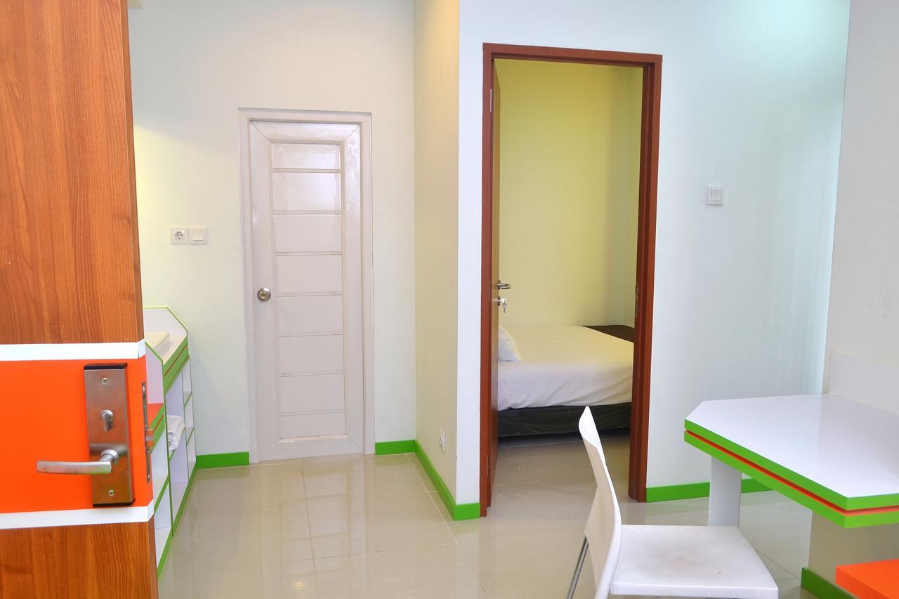 Titanium Express Homtel Hotel Джакарта Екстериор снимка