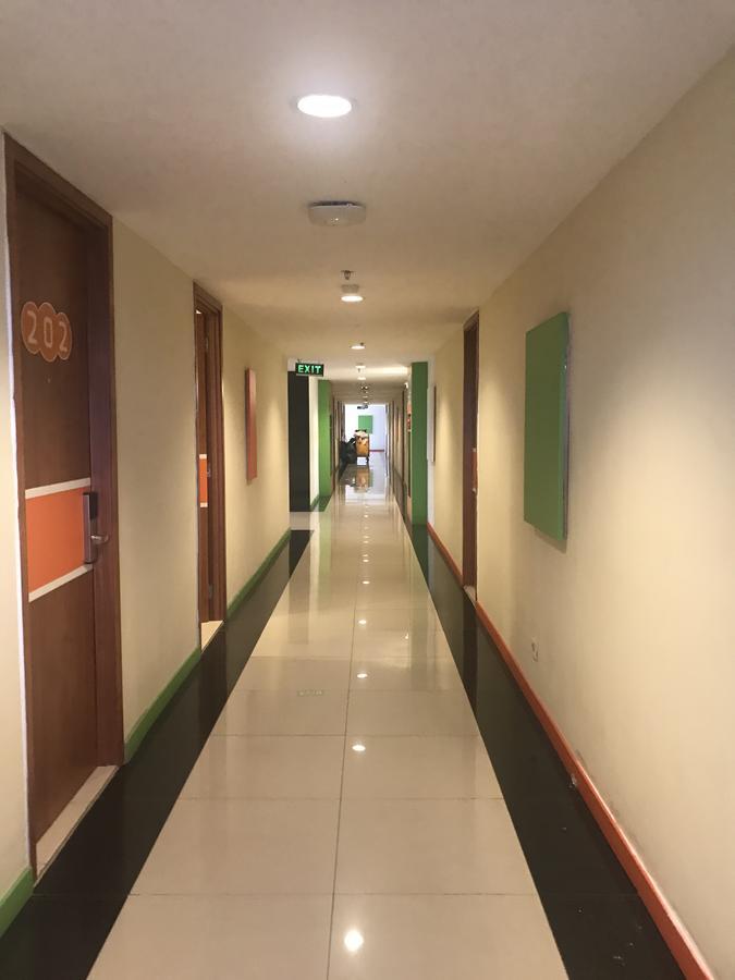 Titanium Express Homtel Hotel Джакарта Екстериор снимка